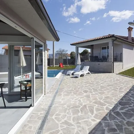 Holiday Home 5012-1 For 6 People In Krsan Casa de Férias Kršan